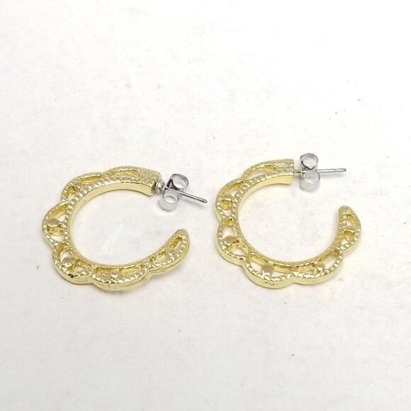 Vintage Scalloped Gold Tone Hoop Earrings, Nice Size 3/4 Inch, 80s 90s Estate - Picture 2 of 5